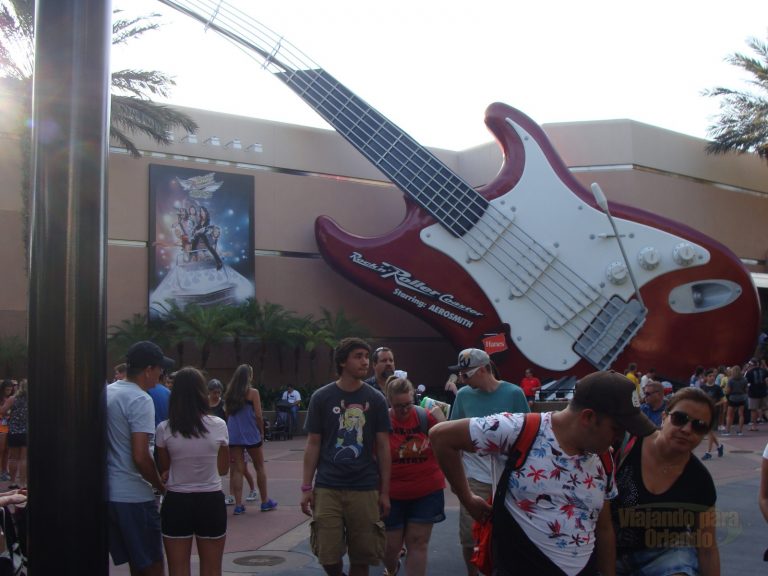 Informações sobre a reforma da montanha-russa Rock ‘n’ Roller Coaster Starring Aerosmith