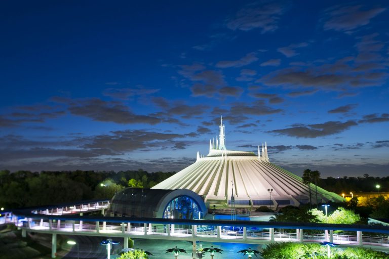 Disney proíbe fotos e gravação de vídeos na atração Space Mountain no Magic Kingdom