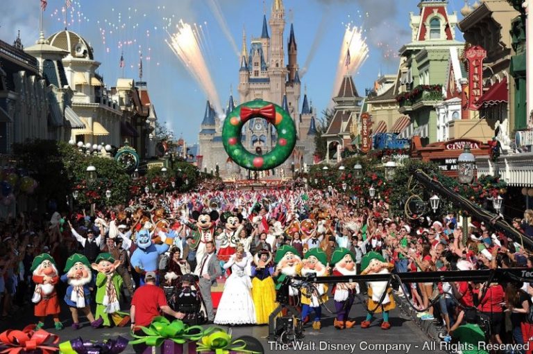 mkdisneyparkschristmasdayparadetvspecial2013