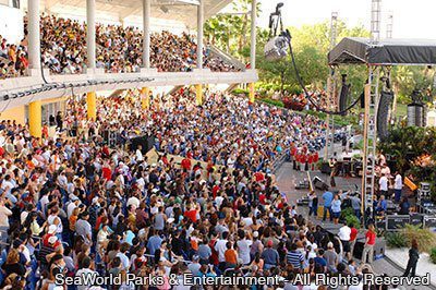 Festival de música latina agita SeaWorld Orlando e Busch Gardens Tampa