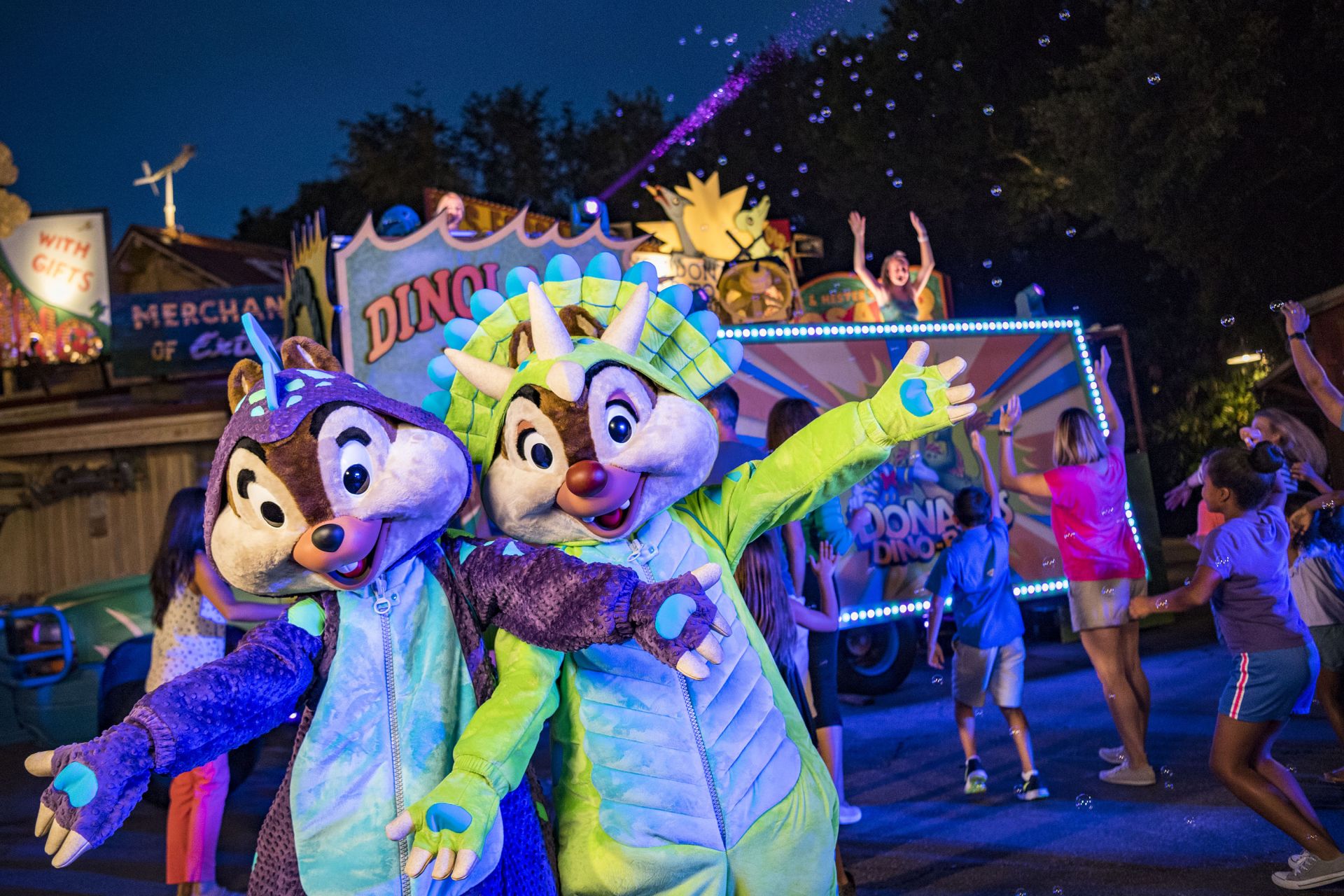 Saiba tudo sobre Donald's Dino-Bash no Animal Kingdom - Pelo Mundo Disney