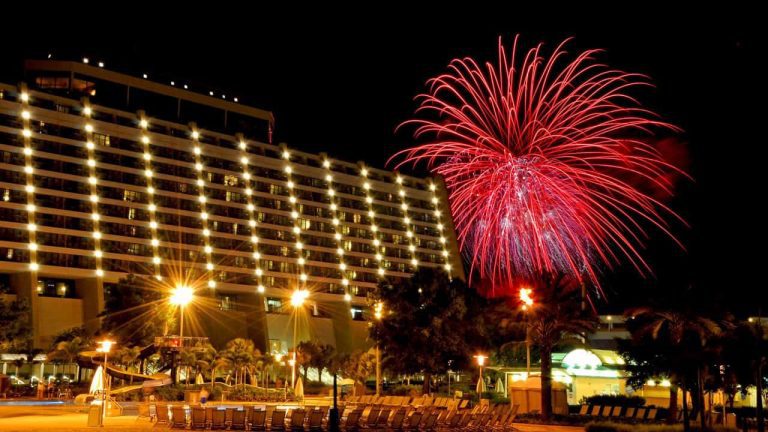 Celebre a chegada do Ano Novo no Disney’s Contemporary Resort