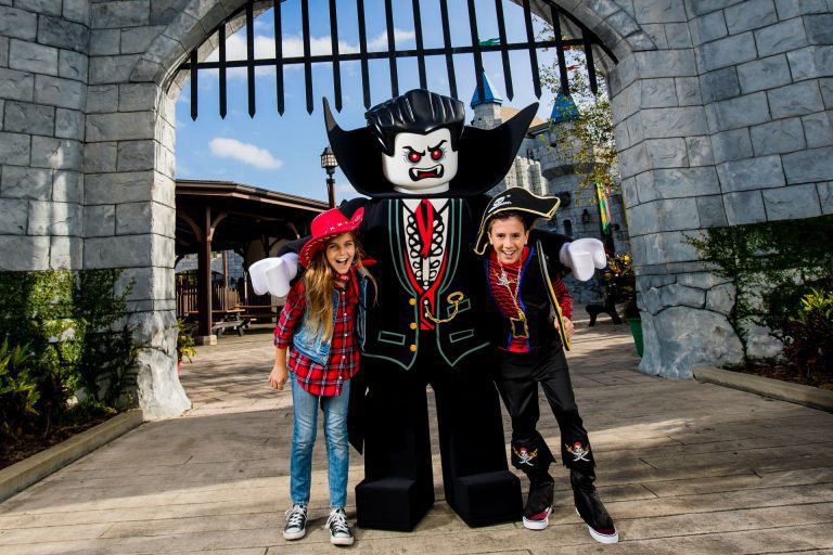 Legoland está comemorando o Halloween com a Lego Monster Party