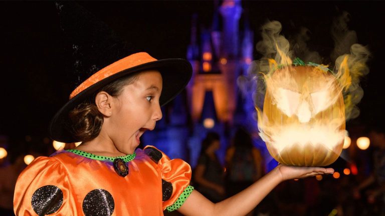 Oportunidades exclusivas de fotos durante a festa de Halloween do Mickey