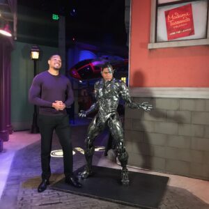 Ray Fisher (Cyborg) no Madame Tussauds Orlando