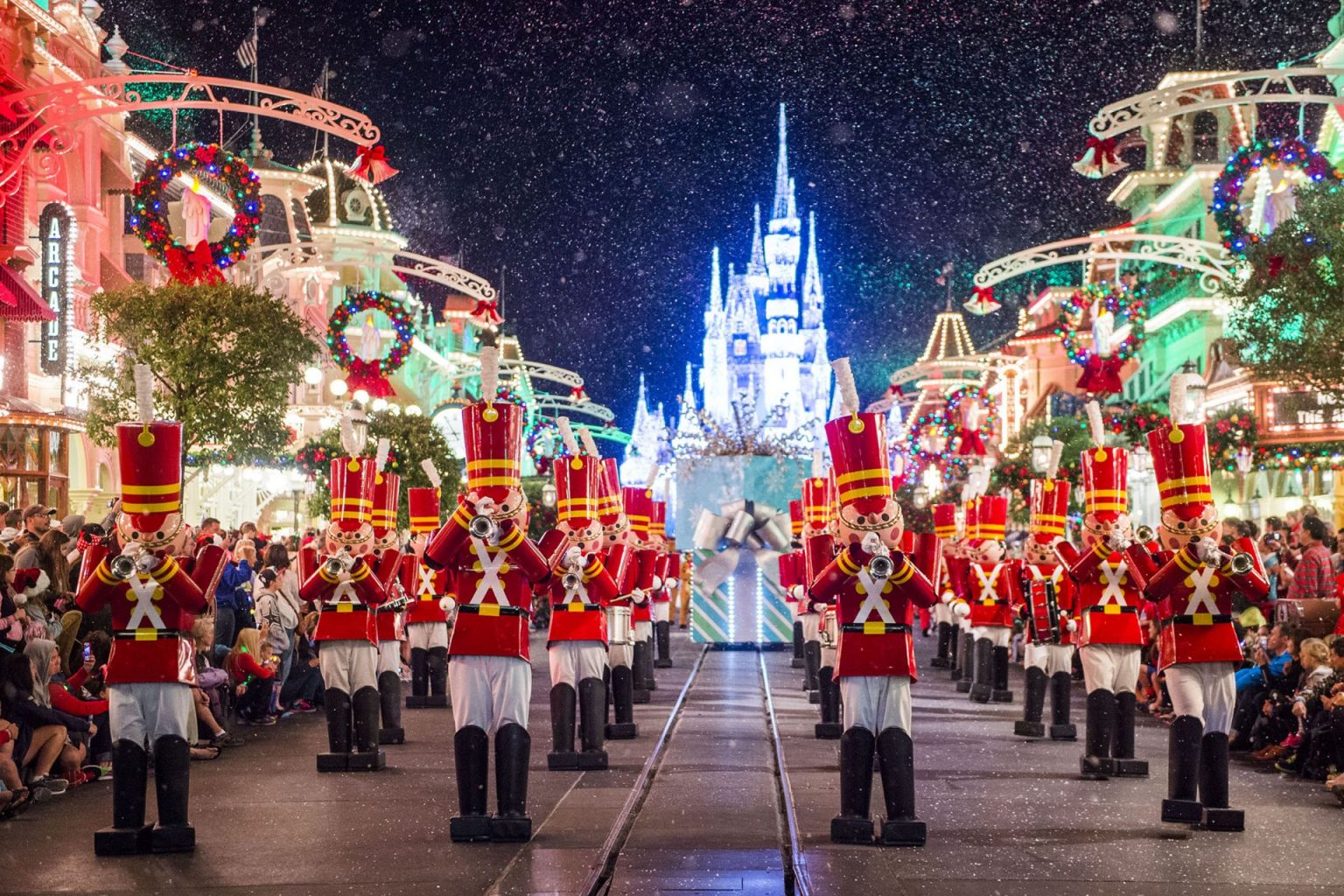 Nova trilha sonora da Mickey’s Once Upon a Christmastime Parade encanta ...