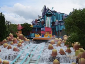 Parques Pelo Mundo - Essa atração super divertida e colorida fica no Islands  of Adventure em Orlando e assim como o brinquedo do Popeye neste mesmo  parque ela não molha 😂 Ela