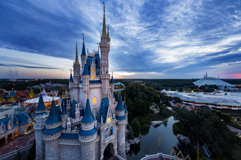 Governador Ron DeSantis pretente fazer inspeções nas atrações do Walt Disney World