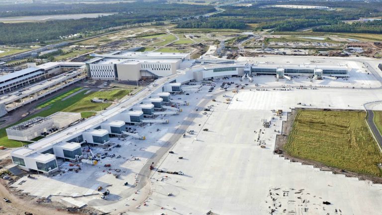 Aeroporto Internacional de Orlando não irá operar na data de hoje devido ao furação Ian