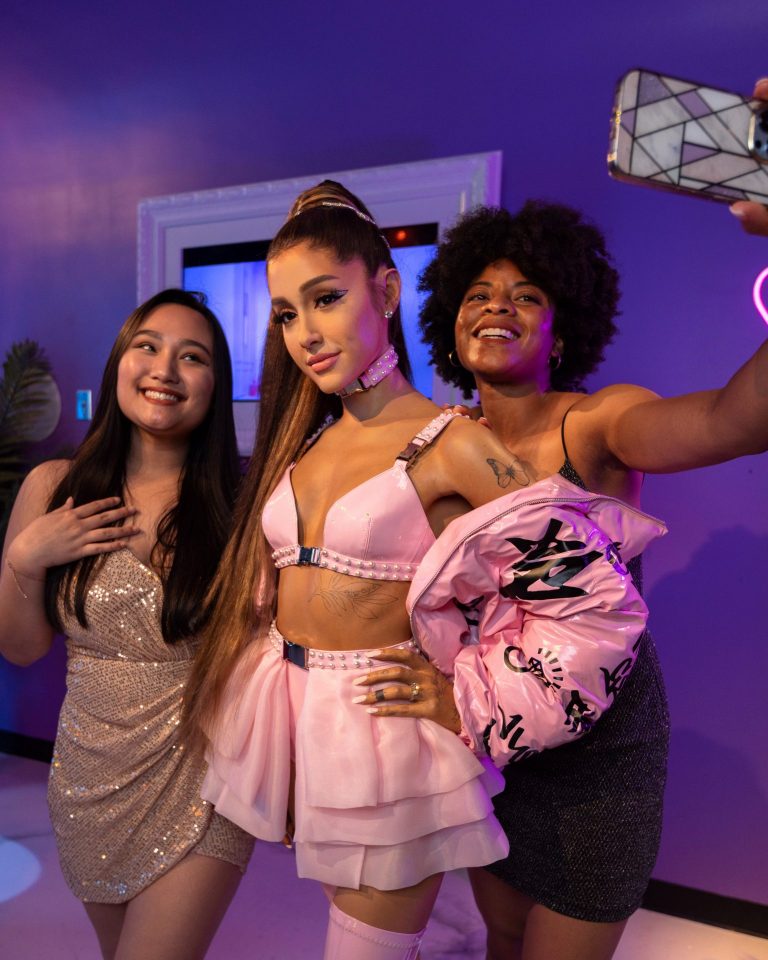 A figura de cera de Ariana Grande está no Madame Tussauds Orlando