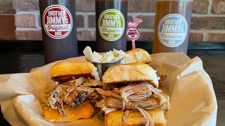 Brother Jimmy’s oferece mini sanduíche de carne de porco grátis para os visitantes