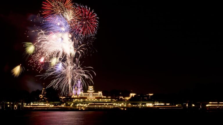 Disney aumenta mais de 30% a experiência Ferrytale Fireworks Dessert Cruises