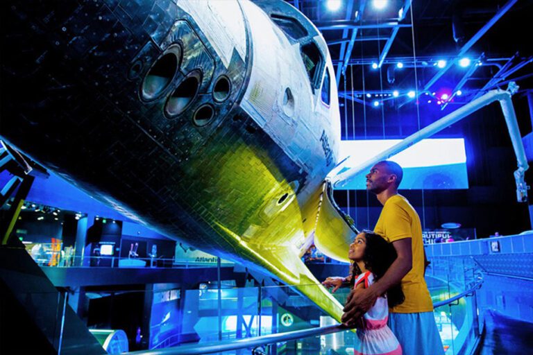 Space Shuttle Atlantis comemora 10 anos no Kennedy Space Center Visitor Complex no dia 29 de junho