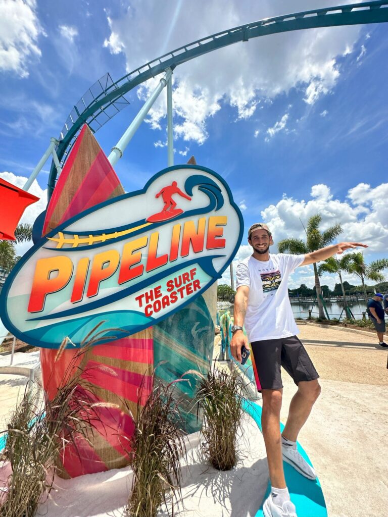 Lucas Chumbo experimentou a montanha-russa Pipeline no SeaWorld Orlando