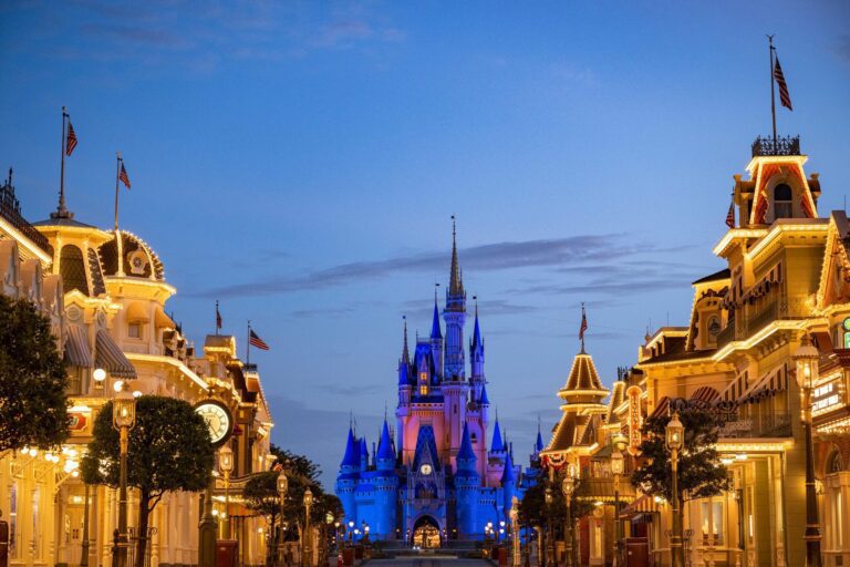 Horário de funcionamento da véspera de Ano Novo estendido no Walt Disney World