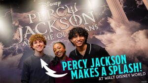 Percy Jackson em exibição na atração Walt Disney Presents