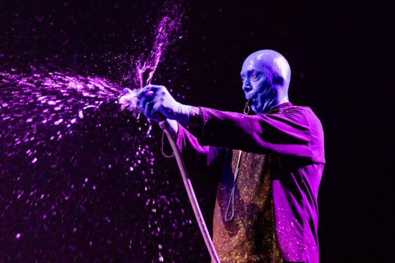 Blue Man Group retornando a Orlando em abril de 2025 no ICON Park