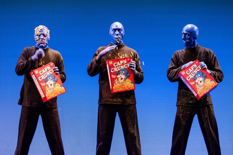 O retorno triunfal do Blue Man Group à Flórida Central